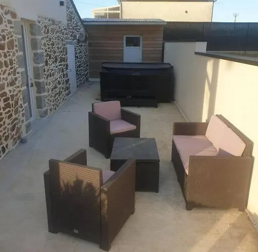 Gite Atypique Avec Jacuzzi